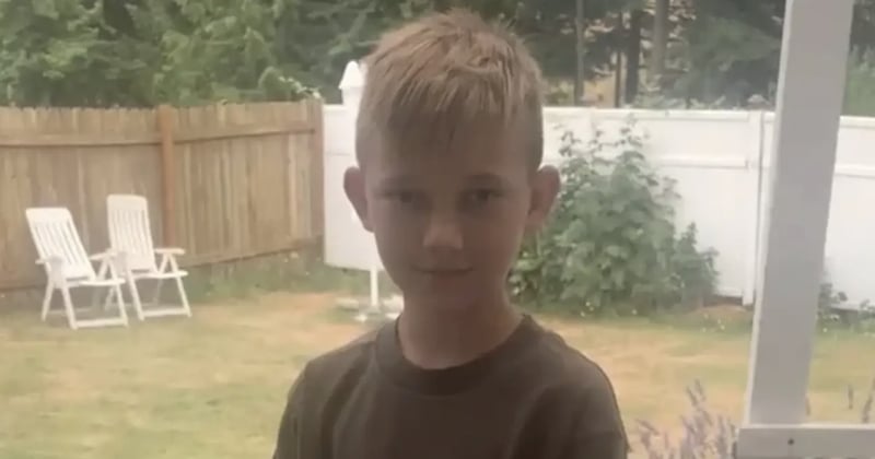 Aux États-Unis, des policiers viennent en aide à un enfant de 11 ans victime d'une arnaque sur son stand de limonade 