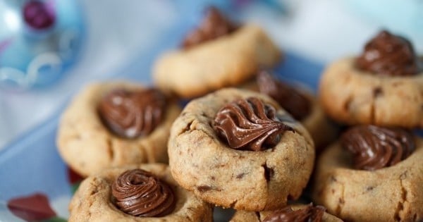 Pour le goûter, faites ces délicieux sablés fourrés à la pâte à tartiner afin de réchauffer votre hiver !