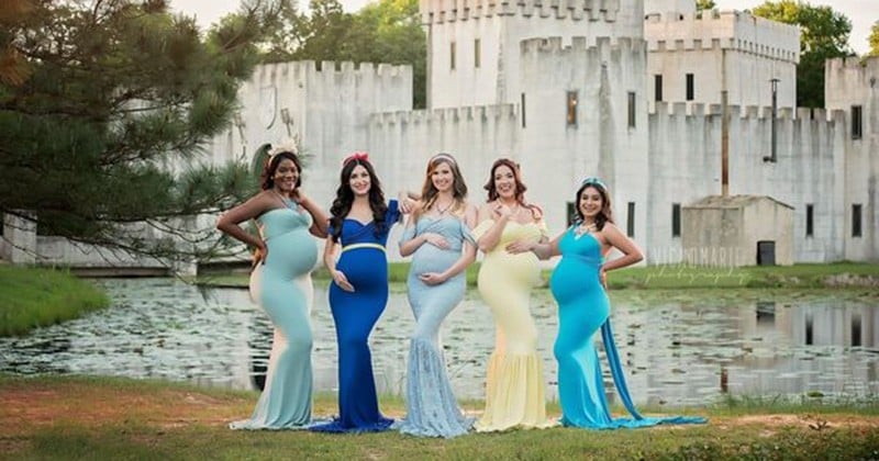 Cet incroyable photoshoot met en scène de futures mamans en robe de soirée inspirées de l'univers Disney. On dirait de véritables princesses !