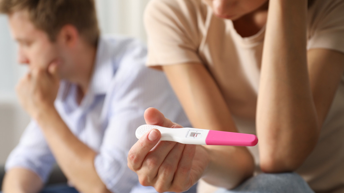 Elle couche avec des jumeaux à 4 jours d'intervalle et tombe enceinte, la justice ne peut pas déterminer lequel est le père 