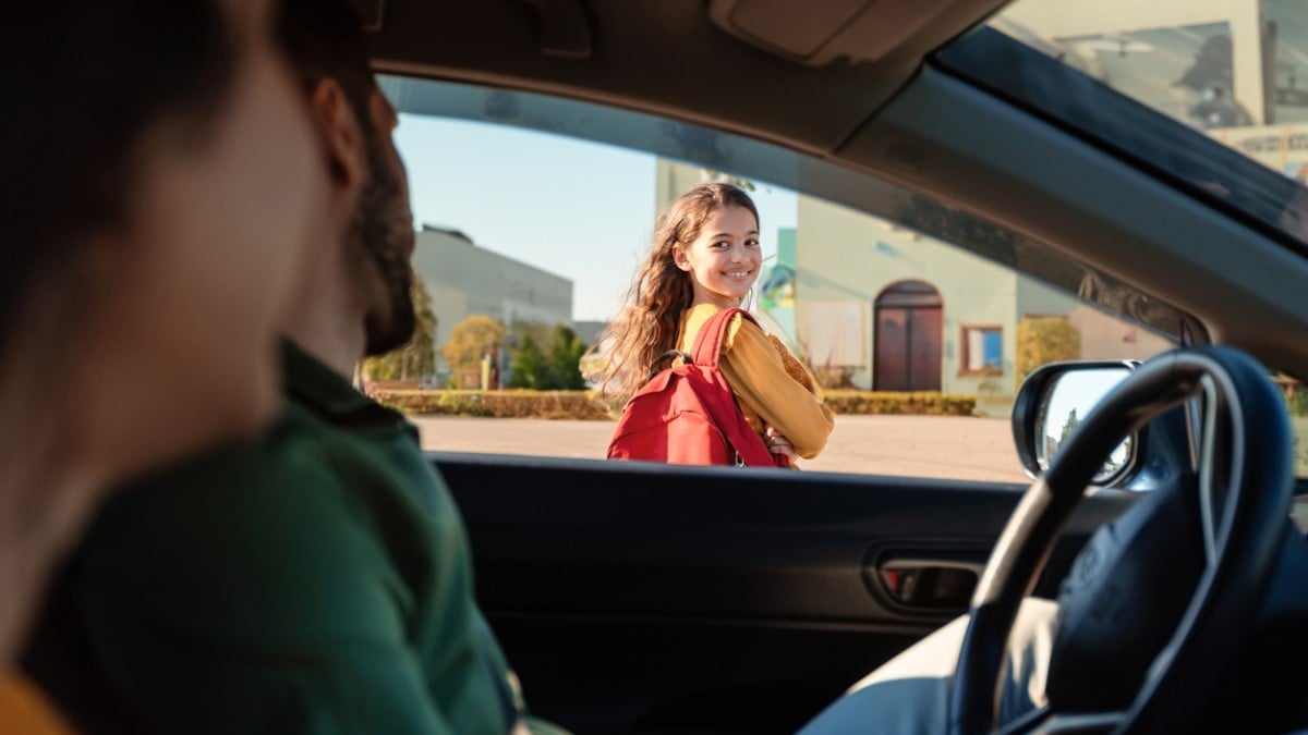 Une lourde amende pour les parents qui déposent leurs enfants à l'école sans se garer ?