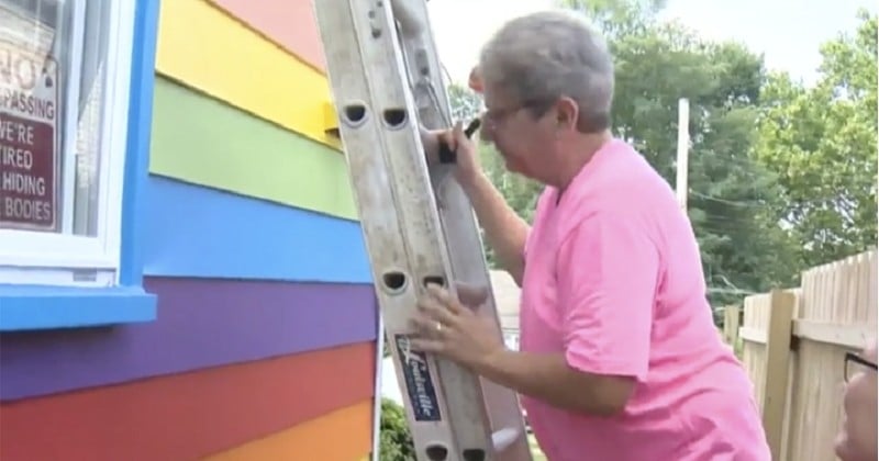 Un couple de lesbiennes repeint sa maison aux couleurs du drapeau arc-en-ciel suite aux insultes de leurs voisins