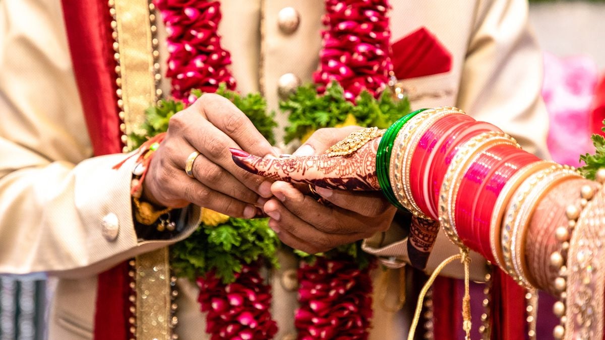 Sa future femme meurt en plein mariage, il épouse... sa petite soeur à la place