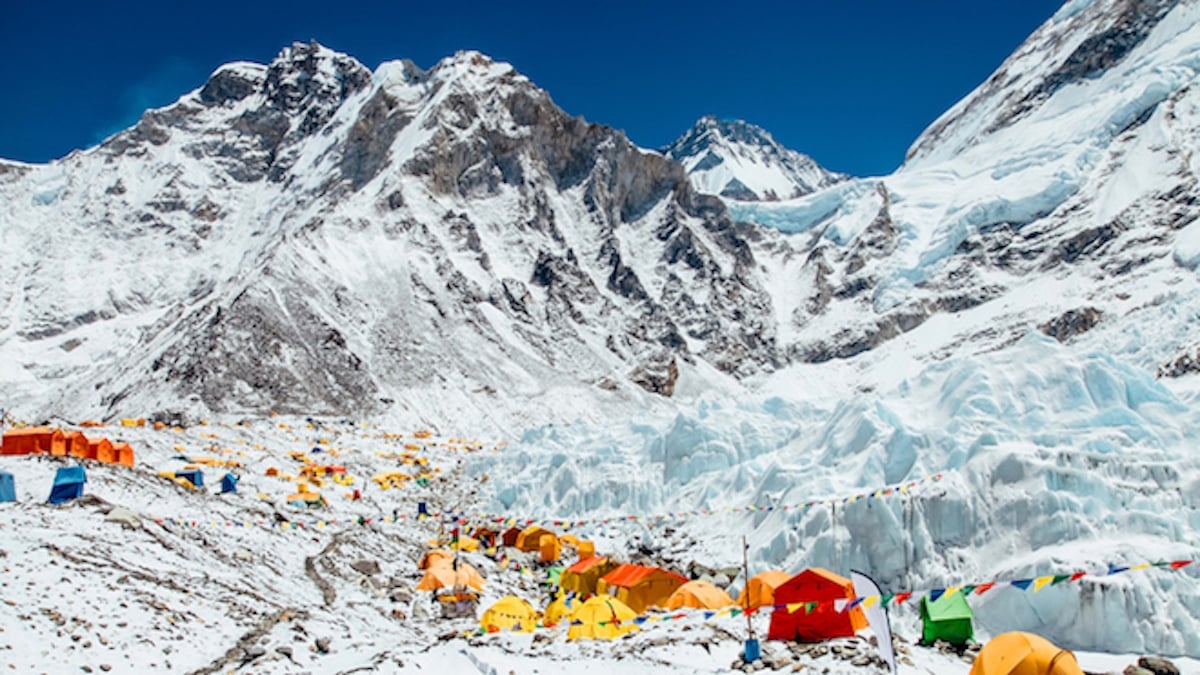 Les alpinistes ne nettoient pas leurs déjections, le Mont Everest transformé en «toilettes à ciel ouvert»