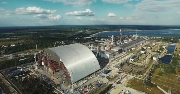Autrefois dévasté par une catastrophe nucléaire, Tchernobyl va bientôt devenir un gigantesque... parc solaire !