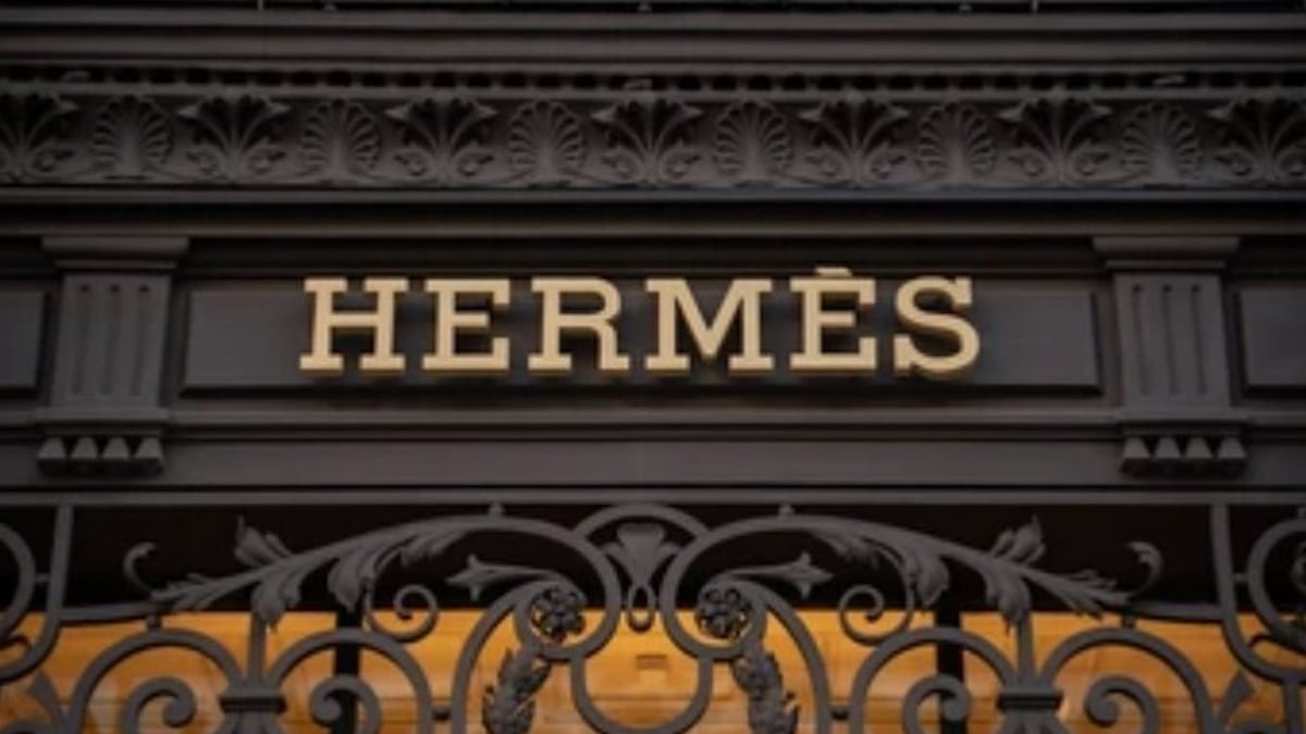 Célibataire et sans enfant, un descendant de la maison Hermès veut léguer sa fortune à son employé de maison en l'adoptant