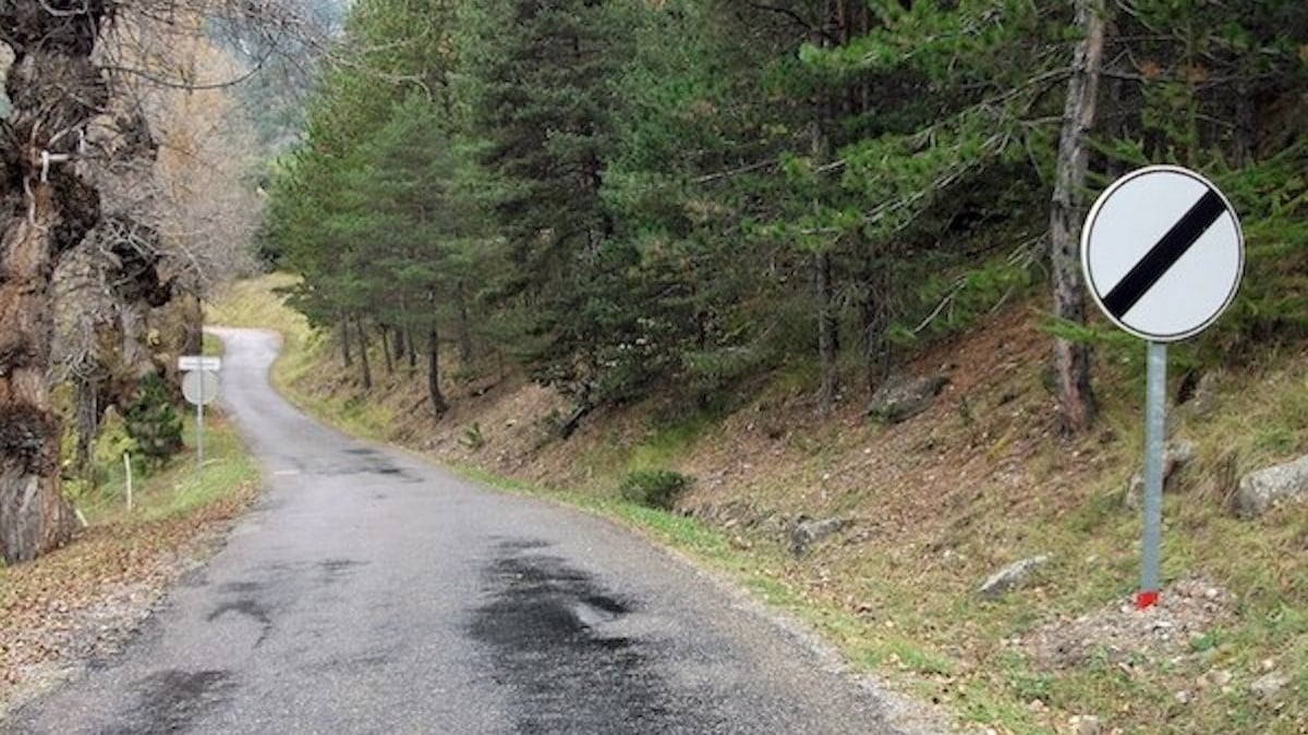 Panneau de signalisation de fin d'interdiction en France
