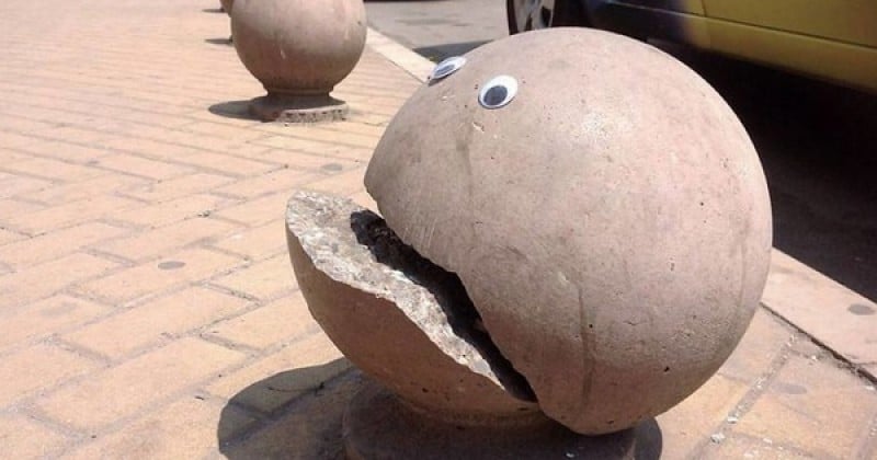 En Bulgarie, un type s'amuse à coller des yeux globuleux sur à peu près tout ce qu'il voit. Et c'est carrément génial !