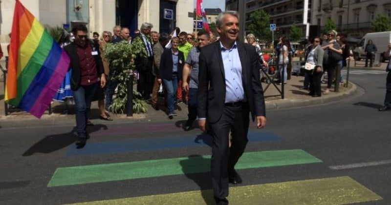 	 À Périgueux, ce passage piéton aux couleurs de la communauté LGBT livre un beau message de tolérance