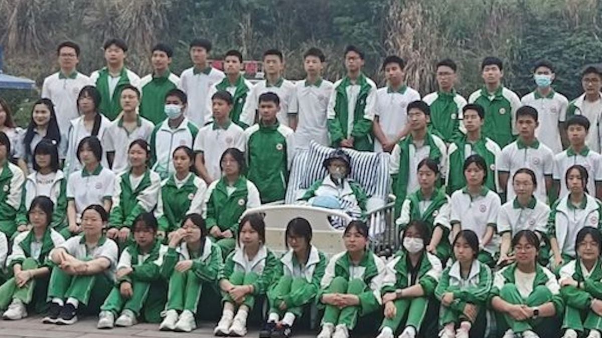 Des collégiens marchent 2 km pour prendre une dernière photo avec un camarade de classe mourant, il décède le lendemain