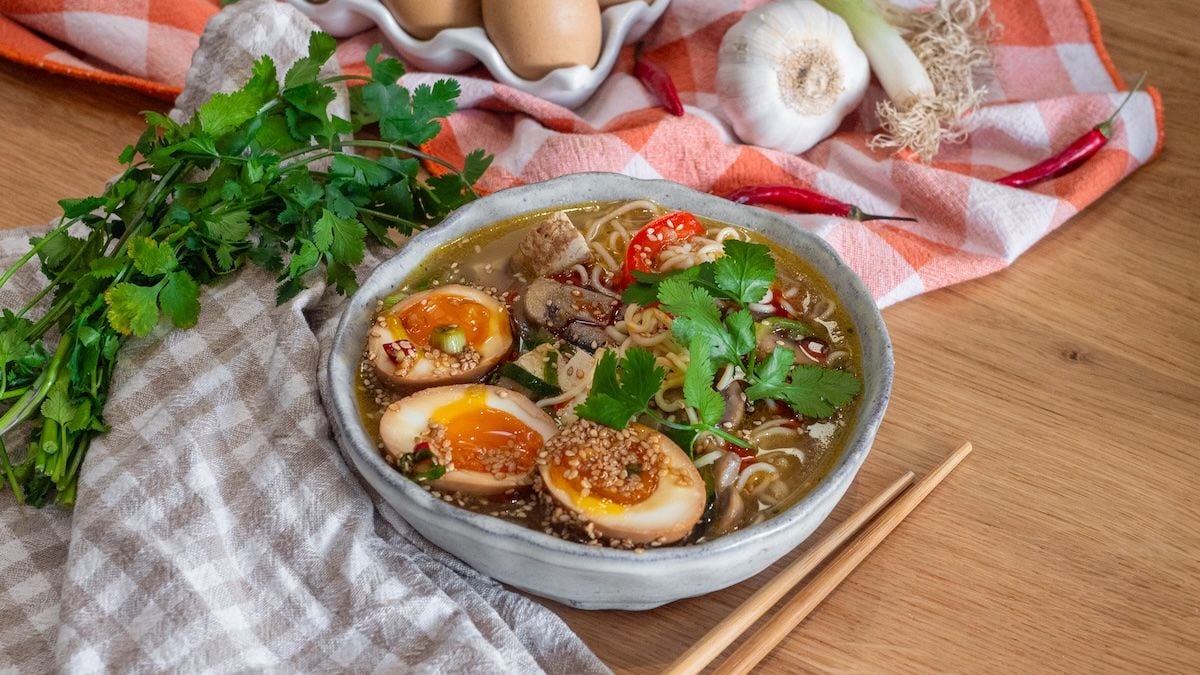 La recette hyper simple pour faire des oeufs marinés à la coréenne, le petit plaisir à glisser dans tous vos plats !