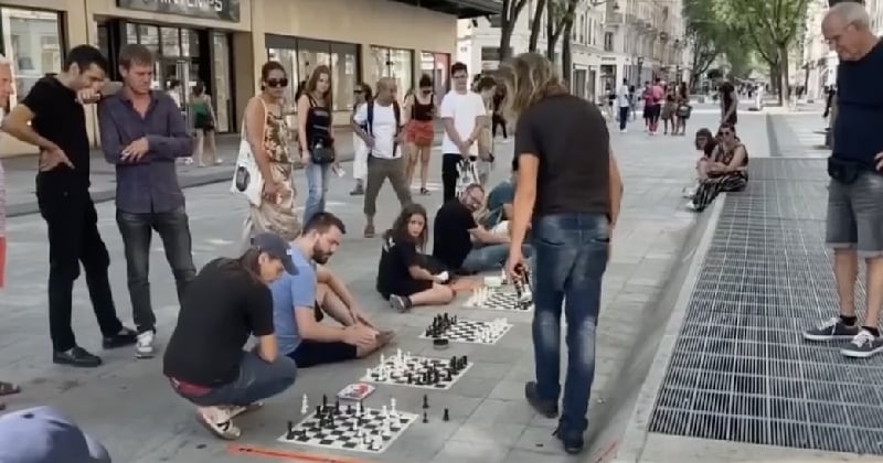 Lyon : ce sans-abri est un pro des échecs et défie les passants de la ville