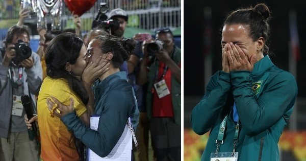 Au Brésil, une bénévole crée la surprise en faisant sa demande en mariage à une joueuse, lors de la finale olympique de Rugby à 7 féminin.