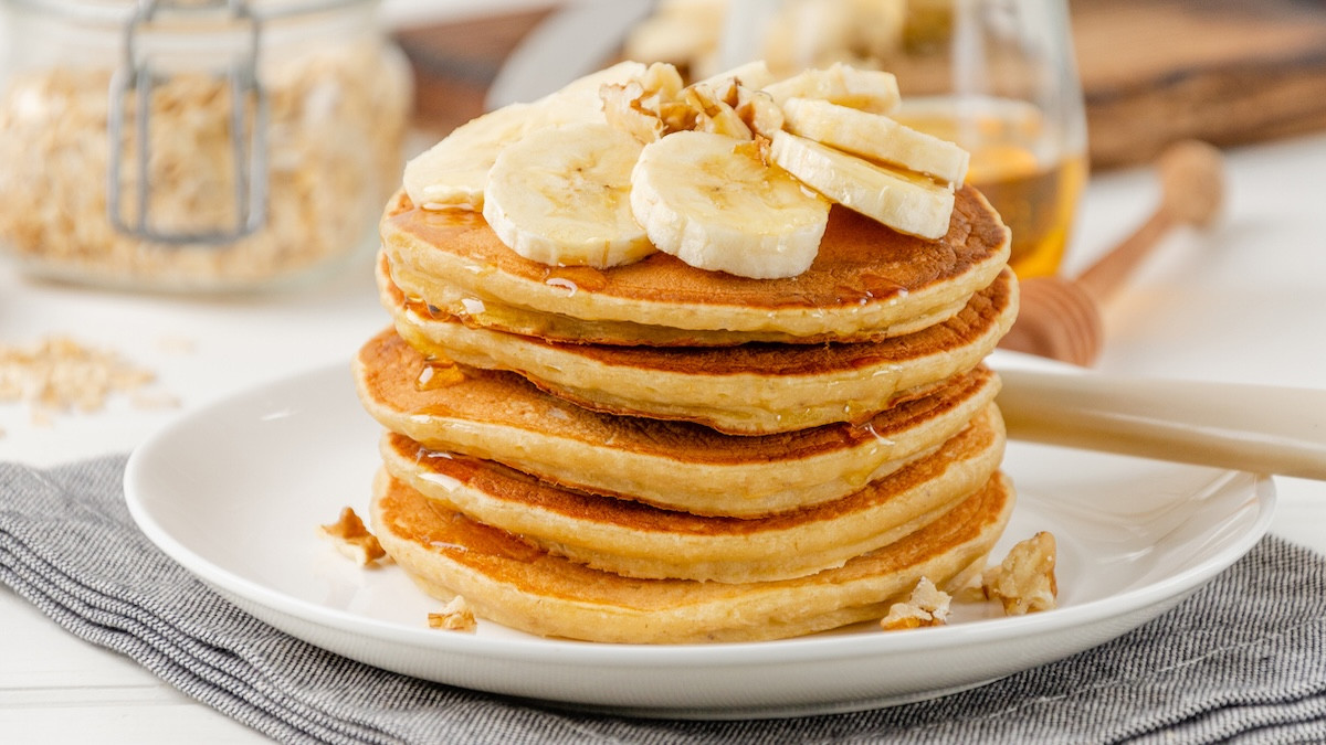 Petit-déj ou goûter : impossible de résister à ces pancakes moelleux à la banane (option vegan possible)
