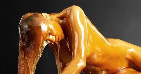 Des hommes transformés en statues de miel le temps d'un shooting photo… Le résultat est impressionnant ! 