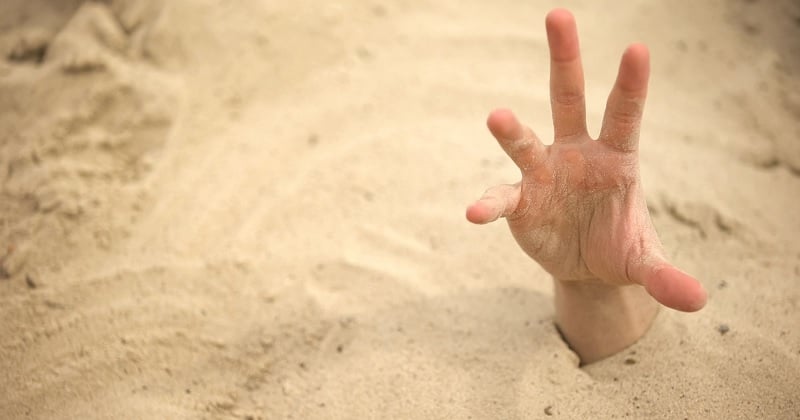 Mythe ou réalité : peut-on vraiment être avalé par les sables mouvants ? 