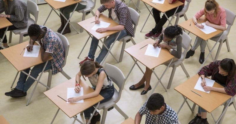 Elle repasse le bac à 76 ans pour soutenir son petit-fils