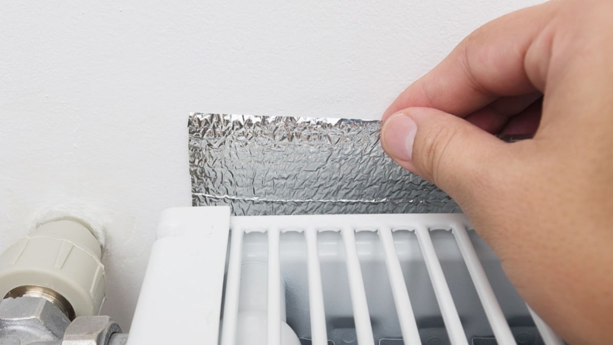 Économisez facilement de l'argent cet hiver avec l'astuce de la feuille d'aluminium venue du Japon