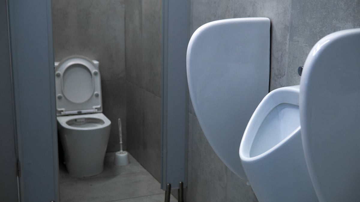 Des toilettes dans une entreprise