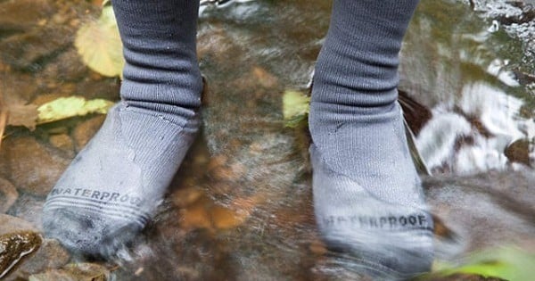 Marre d'avoir les chaussettes mouillées en temps de pluie ? Découvrez les chaussettes waterproof qui garderont vos pieds au sec