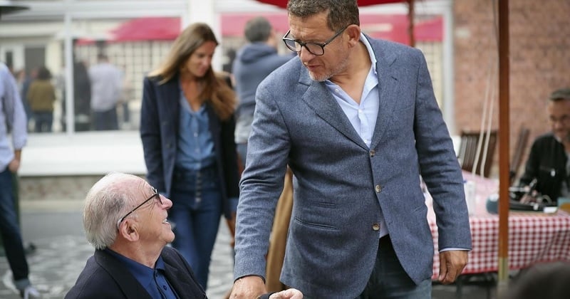 Ému par sa rencontre avec Robert, un fan de 93 ans, Dany Boon lui fait une très belle surprise	