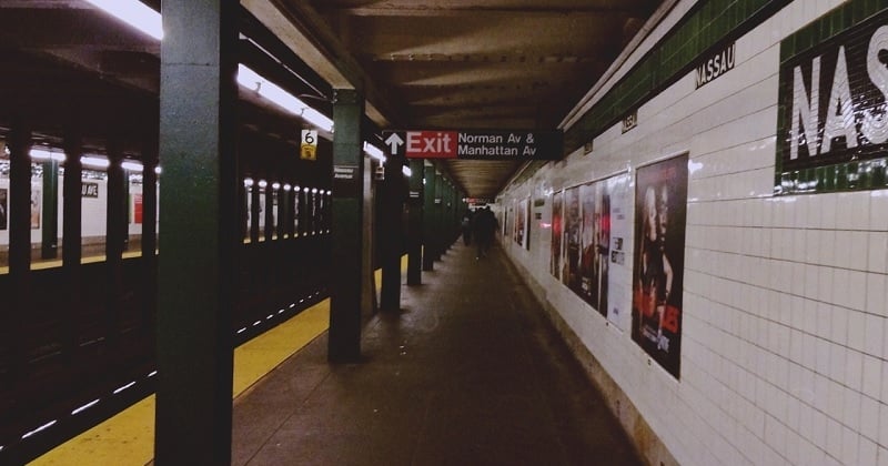 Paniqué, un jeune autiste se perd dans le métro de New York, les internautes volent à son secours