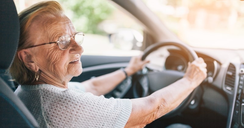 « Je ne veux pas m'arrêter » : à 76 ans, elle est toujours passionnée par son métier et refuse de prendre sa retraite