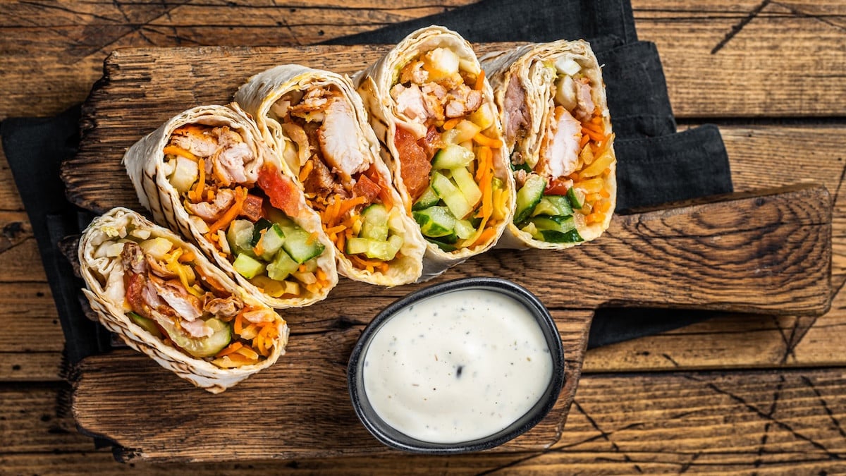 Le repas express, pas cher et ultra-gourmand : ces wraps chauds au poulet vont sauver vos dîners !