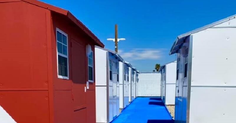 Des mini-maisons montées en 90 minutes destinées à loger les sans-abri à Los Angeles	