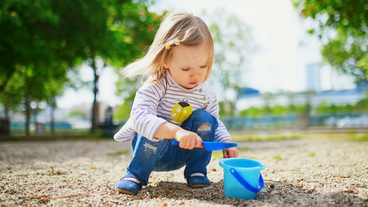 Hors d'elle, cette maman retire sa fille de la crèche car le personnel n'arrêtait pas de la toucher