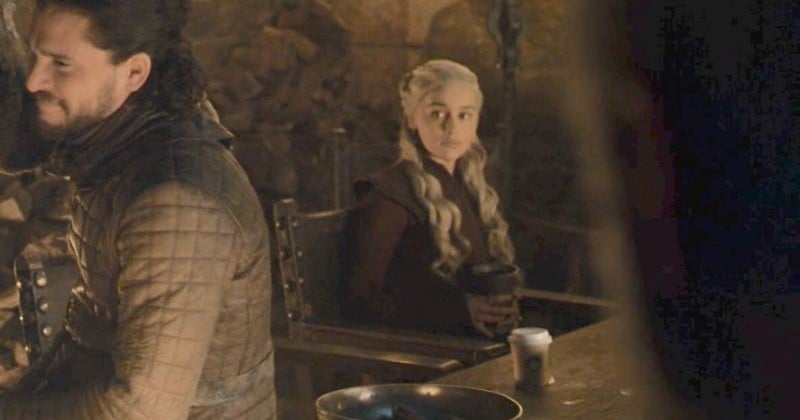 Dans l'épisode 4 de Game of Thrones, un gobelet Starbucks a été repéré par les fans qui ne s'en remettent pas