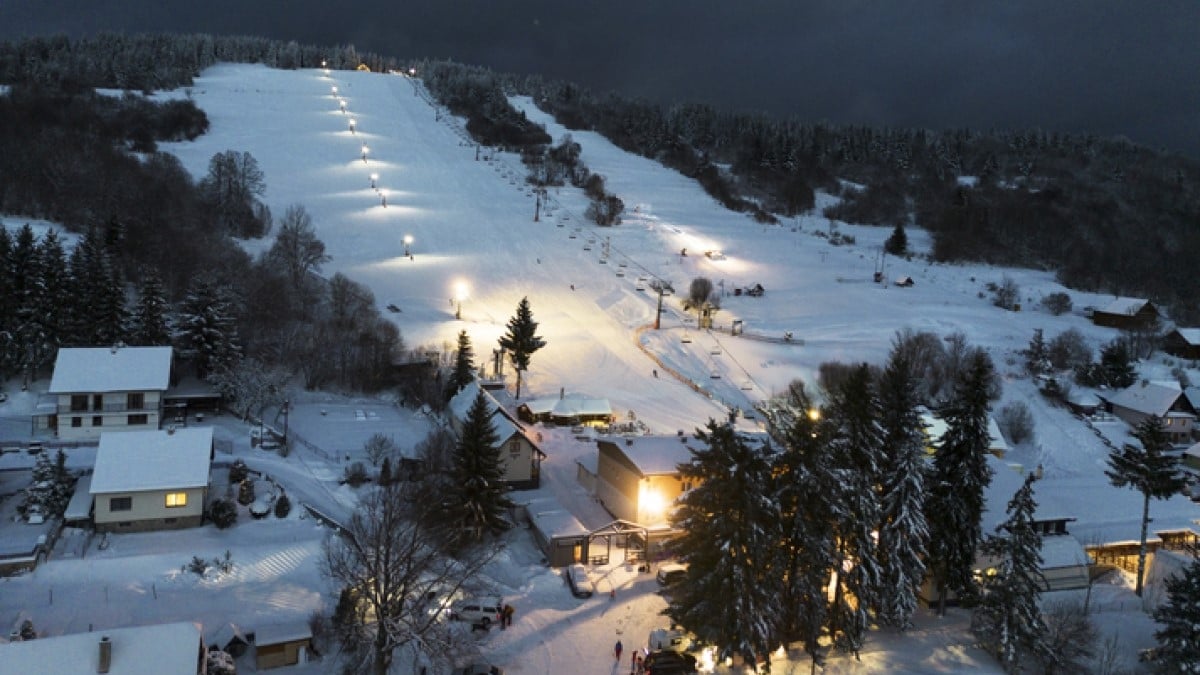 Elle reste coincée 15 heures dans la télécabine d'une station de ski et passe la nuit à hurler sans être entendue