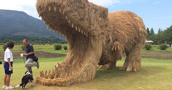 Ces gigantesques sculptures de dinosaures au Japon sont incroyables. Quand vous verrez de quelle matière elles sont faites, vous allez halluciner !