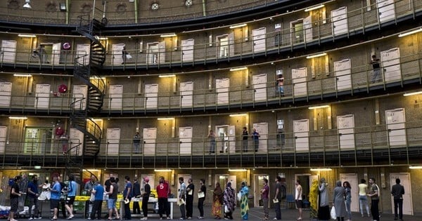 Les Pays-Bas transforment leurs prisons vides en logement de fortune pour les migrants.