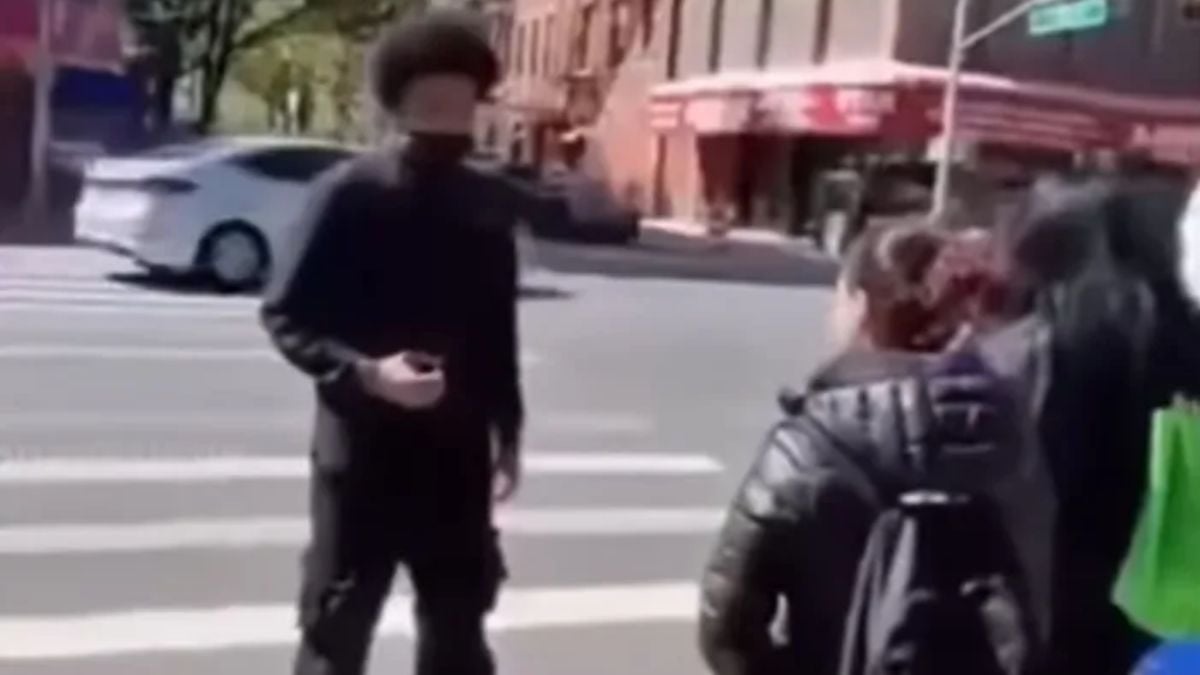  Un adolescent de 14 ans piétine la tête d'une jeune fille parce qu'elle a refusé de lui donner son numéro 
