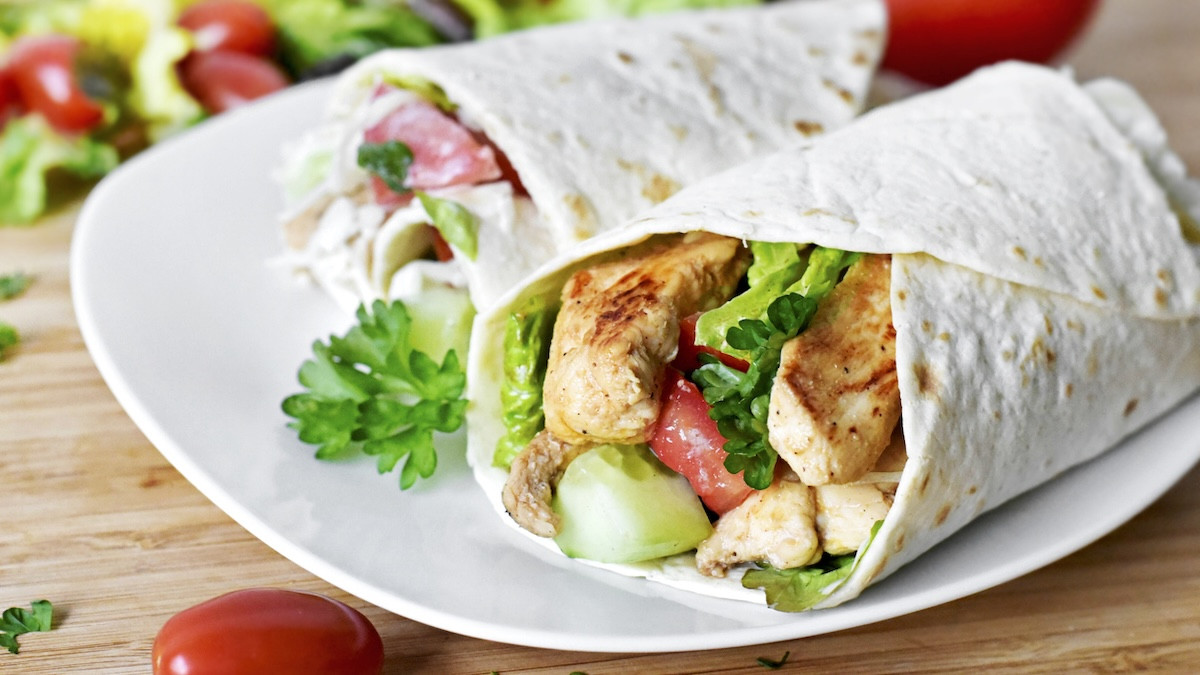 Wraps de poulet croustillant et sauce au yaourt : le dîner rapide qui met tout le monde d'accord (et sans prise de tête)