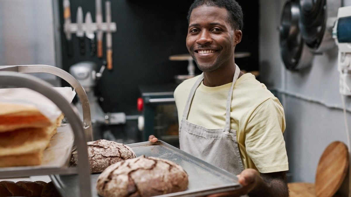 “Il est courageux, motivé” : Ce boulanger se bat pour que son apprenti, menacé d'expulsion, reste en Fance 