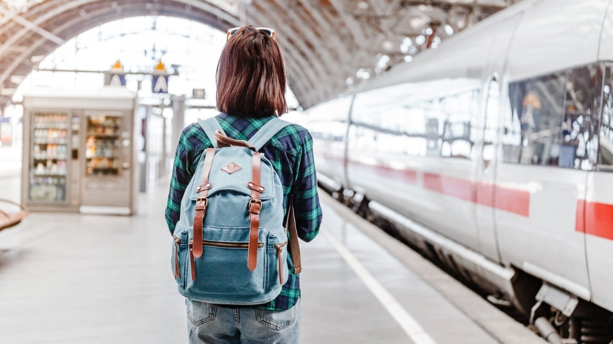 Elle prend le train avec 1 kg d'héroïne et le dit à son voisin qui n'est autre... qu'un gendarme