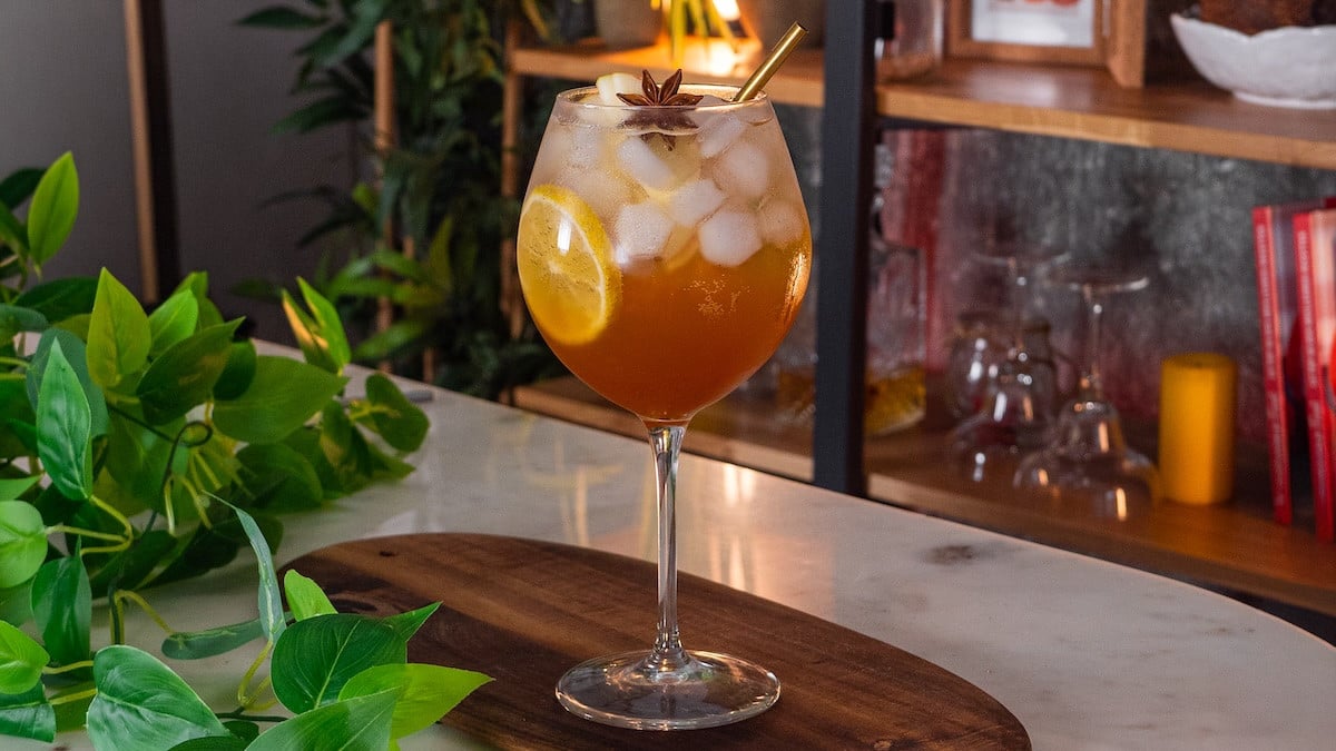 Cidre, rhum et épices : une boisson aux notes chaudes et aromatiques !