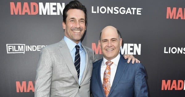 Le créateur de la série culte Mad Men, Matthew Weiner, revient à la télévision dans un nouveau projet et c'est une très très bonne nouvelle