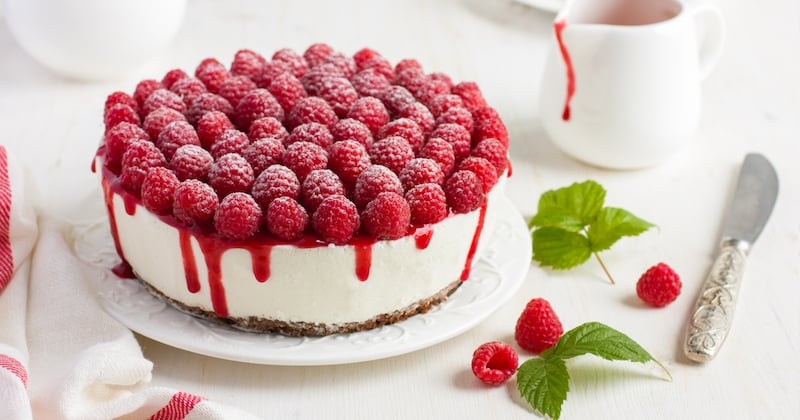 Voici un cheesecake super frais et gourmand aux framboises, sans cuisson il est parfait pour l'été