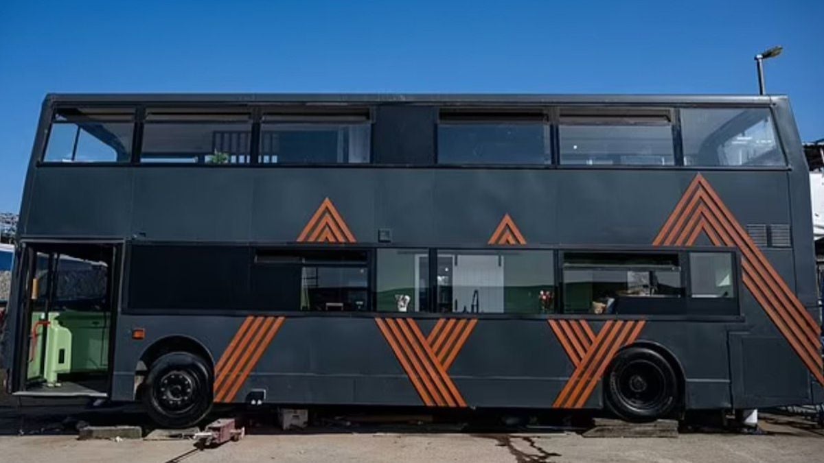 Il transforme un bus londonien en une maison avec deux chambres, le résultat est incroyable 