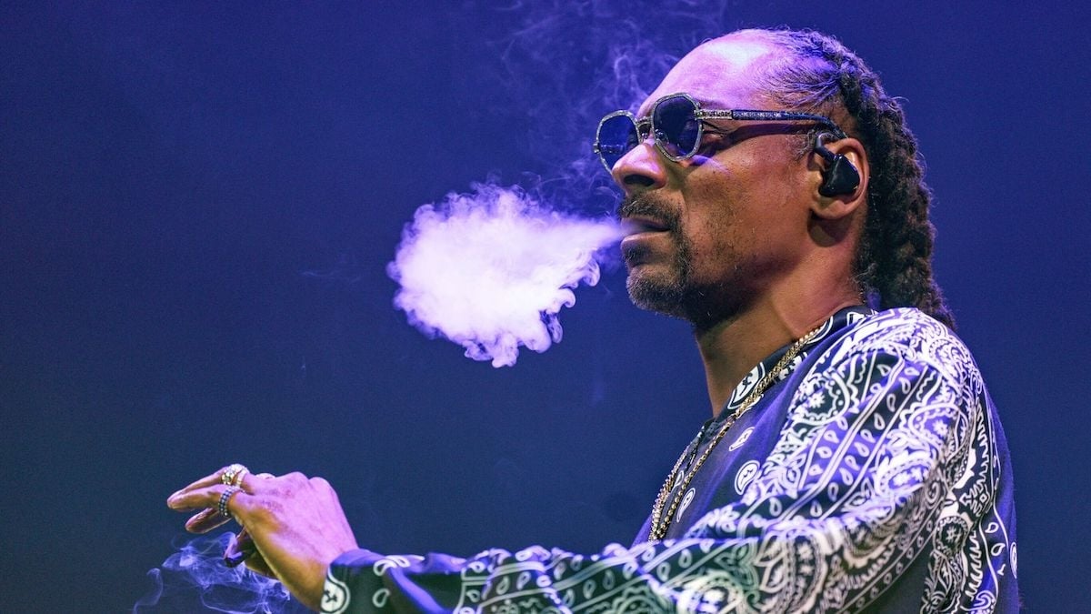 Célèbre pour son amour du cannabis, Snoop Dogg annonce qu'il arrête de fumer