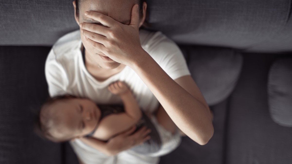 Cette jeune maman regrette d'avoir eu un bébé et voudrait retourner à son ancienne vie