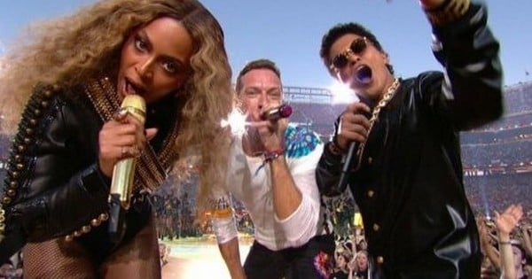 Coldplay, Beyoncé et Bruno Mars, le trio de CHOC ! La preuve, avec leur performance impressionnante lors du Super Bowl