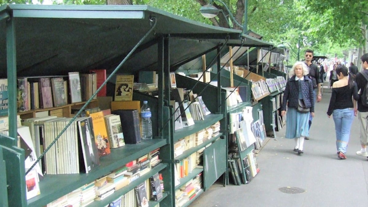 “Ça fait 450 ans qu'on est là” : les bouquinistes refusent de déménager pendant les JO de Paris