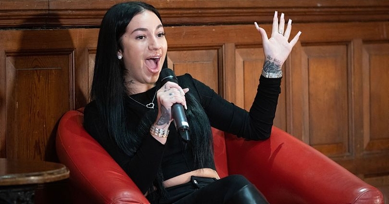 Après avoir gagné 50 millions de dollars sur OnlyFans, Bhad Bhabie a donné une conférence à l'université d'Oxford