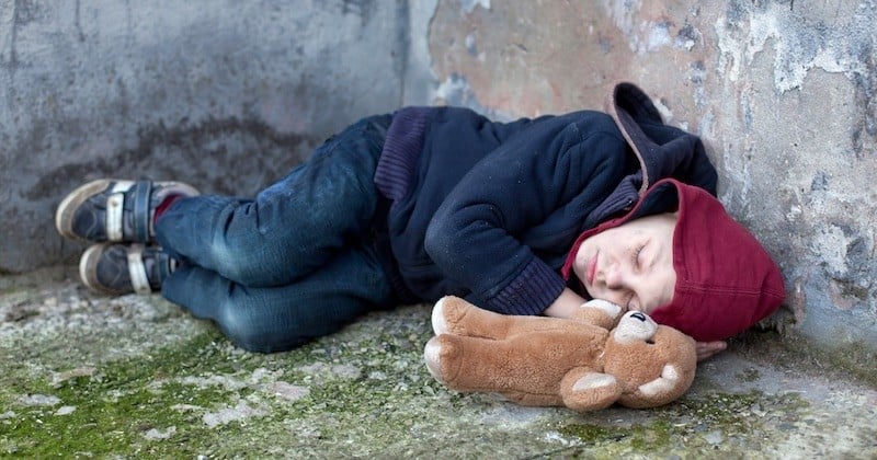 700 enfants et leur famille dormiraient dans les rues de Paris, tous les soirs