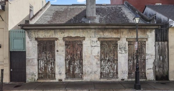 Découvrez pourquoi cette maison délabrée vaut plus d'un million d'euros... vous allez vraiment être surpris !	