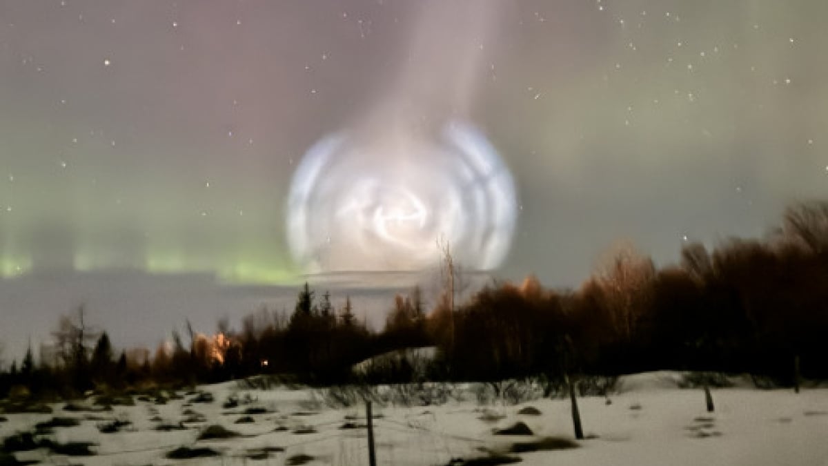 Une impressionnante spirale s'est formée au milieu des aurores boréales en Norvège et en Islande